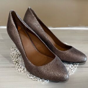 Women's Calvin Klein Metallic Bronze Textured Pumps Size 7